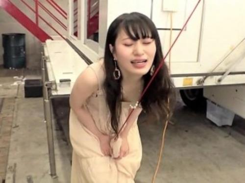 【MM号】「ほんまや~❤刑事ドラマである❤」お洒落ワンピース着衣しバイオリン嗜むお嬢様❤リード付きバイブでメス犬になる❤