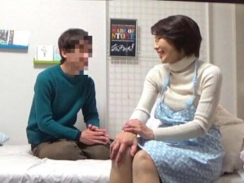 【五十路熟女】おばさんレンタルで来た優しそうなマダムがまさかこんなにスケベだったとは！閉経前のマンコが男汁求める…！