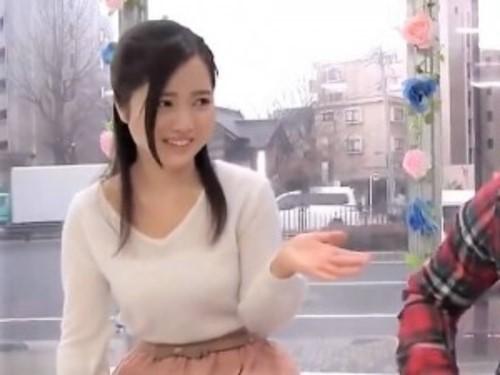 【MM号】真面目そうな黒髪お姉さんと同じ合唱部の先輩を移動式スタジオに招待❤彼氏もち美人が友達と見つめ合い…キス＆浮気❤