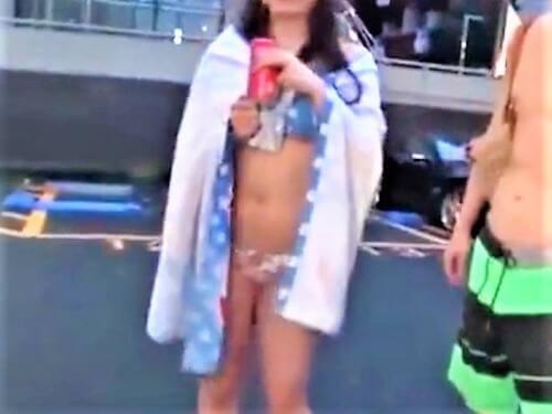 【素人ナンパ】湘南の海で見つけたスレンダー水着美人！日焼け跡チェック＆インタビューと騙しロケ車へ招待しエロ行為からSEX