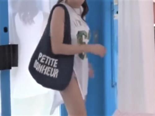【MM号】「本当に童貞？」爆乳デカパイおっぱいの水着お姉さんナンパしたら秘書でした❤彼氏いない美人がDT男性と筆おろし❤
