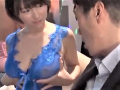 【おっパブ】「チュー好き❤」色白で柔肌な巨乳デカパイおっぱい娘❤敏感なピンク乳首で気持ちなりお客と本番SEXしちゃう娘❤