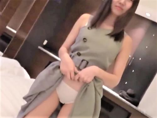 【素人ハメ撮り】毎週オナニーする童顔&爆乳なおっとり美少女！真っ白のパンティがエロいスレンダー娘とフェラチオからSEX♡