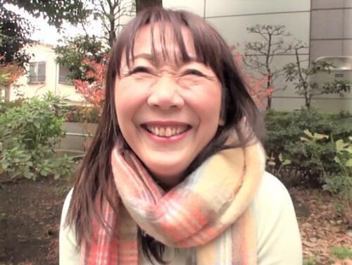 【五十路熟女】「59歳です…恥ずかしい❤」エロスイッチ入り猫撫で声になる美熟女おばさん❤オナニーから閉経マンコに中出し❤