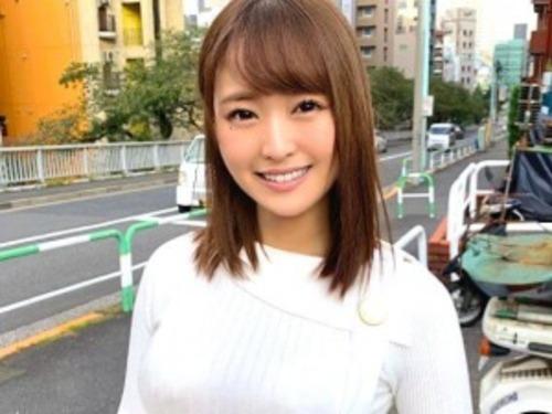 【素人ハメ撮り】純粋で清純そうな顔しているけどヤることはヤってる激カワ美少女♡オモチャ責めで服着たまま大失禁！