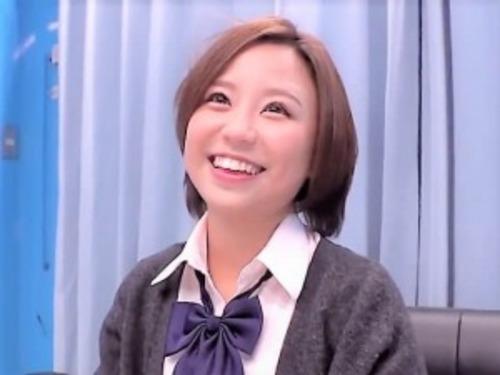 【MM号】「ヤリます!!❤」ブラウスがはち切れそうな程おっぱい爆乳の制服JK❤デート代稼ぐ為の企画でフェラ中出しお漏らし❤