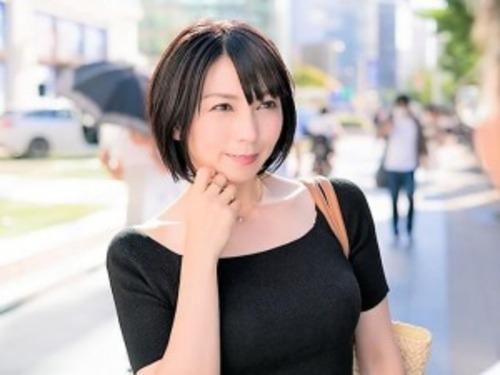 【熟女ナンパ】「それは絶対…無理❤」美魔女で上品なショートカットの素人ナンパ❤谷間くっきり巨乳デカパイ奥様が乳首ポロリ❤