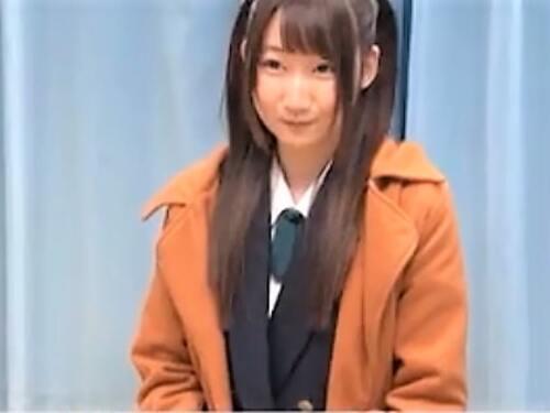 【素人ナンパ】純粋無垢な雰囲気のキレカワ清純系女子校生♡パンティを脱いでもらい膣内洗浄からのチンコ挿入！
