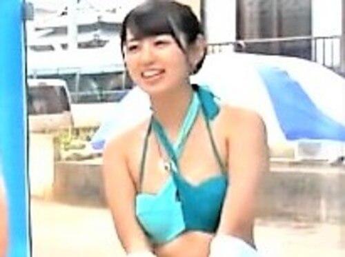 【マジックミラー号】海水浴場で遊んでいた友達同士の大学生ペアを軟派！素股マッサージからチンコまんこ爆発寸前で本番SEX！