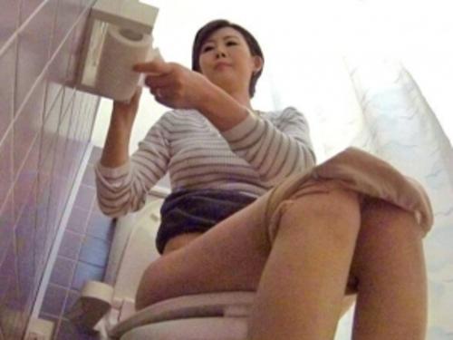 【四十路熟女】ナチュラルな感じからは想像できない程チンポ好き奥様をヤリ部屋に連れ込んでSEXに持ち込む様子を盗撮！