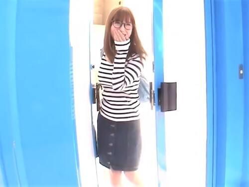 【MM号】デカ尻女性にターゲットを絞り部分痩せエステと称し騙す❤歯科助手をしてるメガネ美人お姉さんが爆乳揺らし騎乗位❤