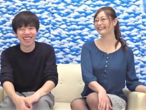 【人妻ナンパ】「親子です❤」上品で美魔女な熟女ナンパ❤メガネの奥様がフェラチオのみで息子のザーメンだせば１発10万獲得❤