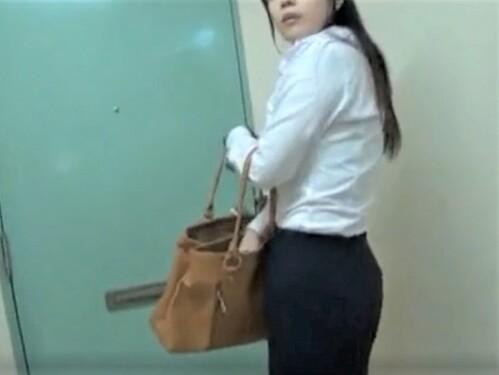 【OL】「なに!イヤ~」!帰宅の瞬間を狙われた美人お姉さん!爆乳デカパイ美女を卑劣な強姦魔が襲う衝撃映像が流出!