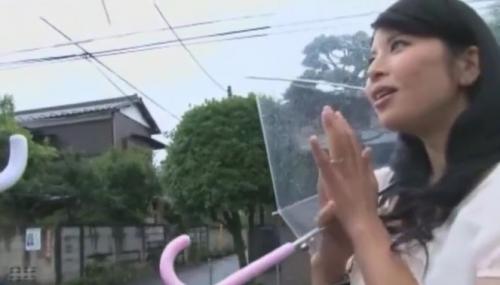 ナンパされた素人の巨乳人妻がタイ古式マッサージ師の手マンで発情し本番で中出し