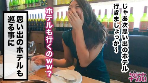 手マンでピチャピチャと潮を吹かせてベッドに染みを作り、今度はフェラでご奉仕してもらう