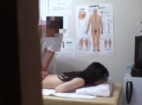 〝盗撮/素人マッサージ〟地味だけどエッチなカラダした娘を騙しながら、いじいじ…くちゅくちゅ///