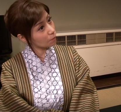 ハリのある巨乳揺らしてどスケベ3P