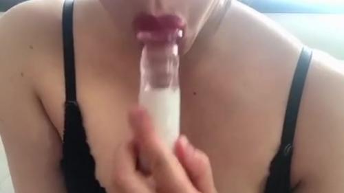 フェラチオ大好き人妻