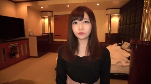 艶めかしいオンナの顔でチ〇ポを何度もしゃぶる艶女