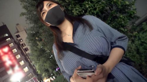服の上からでもわかる爆乳のパイズリ