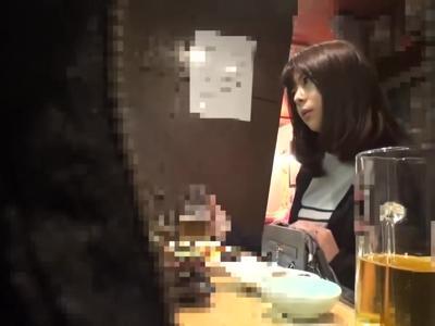 (人妻&盗撮)1人居酒屋をしていた人妻を連れ出して不倫エッチ！発射どころ豊富な18禁映像