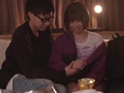 (石原希望&NTR)彼氏に内緒で男とフェスに行って終電なくなり相部屋寝取られ！興奮注意なスケベ動画