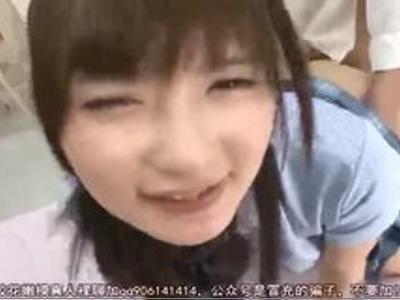 女子校生が教室で同級生の男子2人と3PH！チンポを交互にハメて腰振りする痴女娘<最高!!ブルマ>