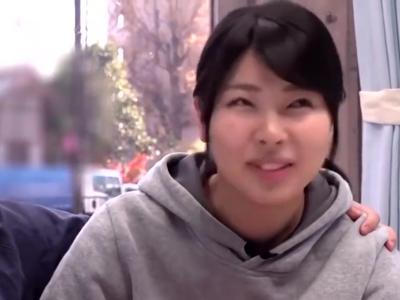 (外見える!?&女子大生)【エロエロカー】体育大の学生に童貞君のお願い聞いてください企画！何度でも見たくなるエロ動画