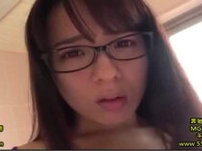 (めがね&18禁)爆乳ドエロ女に首輪をつけてガン突き！豊満なおっぱい揺れまくりの膣内射精H！いやらしいエッチな映像