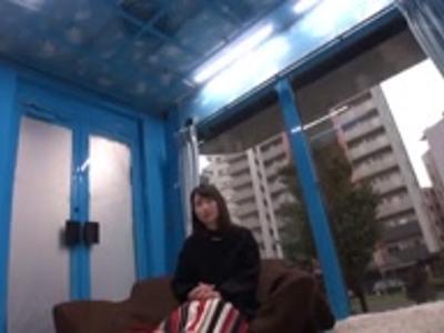 (主婦&素人)子持ちの奇麗な奥様に性感マッサージ！気持ちよくさせてそのまま寝取り不倫H！センズリ向きのR18動画