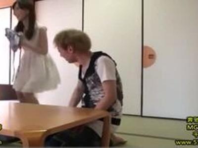 街で口説いた大きなおっぱい美女を水着に着替えさせて巨根挿入して激ピストン<最高!!エロ動画>