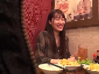 (人妻&ボイン)1人居酒屋をしていた人妻を連れ出して不倫エッチ！抜けすぎ注意なスケベ動画