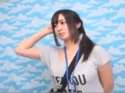 【スレンダー&美乳】新人ADを女優の代わりに素股企画出演させてなし崩しに生挿入して膣内射精しちゃった！最高な性処理動画