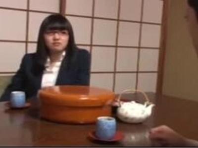 出張先の旅館で酔っ払った同僚が浴衣はだけておっぱい丸出し！膣内射精Hしちゃった<最高!!和服>