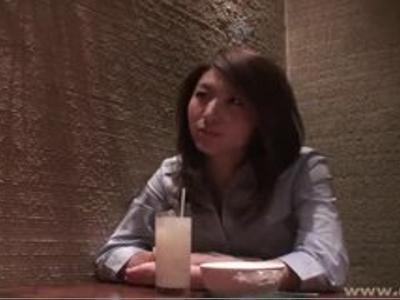(クンニ&18禁)スレンダーでキレイな奥様をホテルに連れ込んで即ハメ！カーテン全開でプチ露出H！男性におすすめの18禁映像