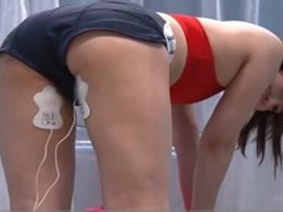 陸上部の最高に綺麗な女子大生の膣圧チェック！セクハラマッサージからの生挿入膣内射精<最高!!マッサージ>