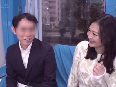 (外から見えてる??&カップル)大学生カップルが恋人のチンポ当てに挑戦した結果…罰ゲームで寝取られ！男性におすすめのエロ映像