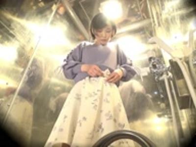 (外見える!?&企画)看護学生が素人男子の悩みお助け企画でスマタ中にヌルっと生挿入！フル勃起注意なエロ動画