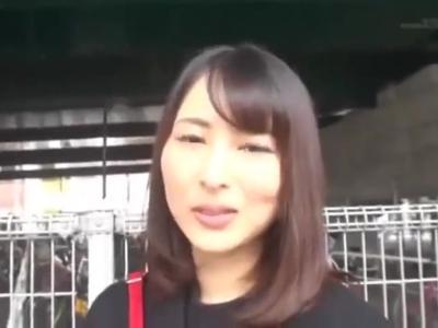 (外見える!?&人妻)子持ちの奇麗な奥様に性感マッサージ！気持ちよくさせてそのまま寝取り不倫H！何度でも見たくなるエロ動画