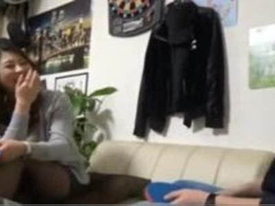 【ナンパ&のぞき】欲求不満な熟女が若い男にナンパされて部屋に連れ込まれて寝取り膣内射精H！ホットなエロ動画