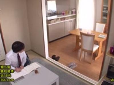 (人妻&美乳)お風呂を覗きながらセンズリしていた青年のチンポにいきなりまたがり女上挿入逆レイプ！妄想注意なスケベ映像