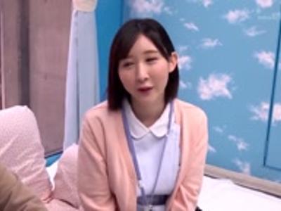 (外見える!?&看護師)【エロエロカー】休憩中の看護師が童貞君のボッチエチエチのお手伝い！何度も見たくなる性処理動画