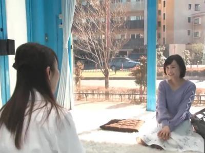(見えてないよね??&ナース)看護学生が素人男子の悩み解決企画でスマタ中にヌルっと生挿入！女性が見てもいい18禁動画