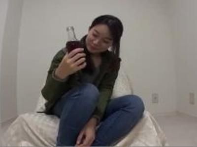 お姉さんにジーパンの上からおもちゃ責め！全身マッサージされて感じまくりのスレンダー美女<最高!!スレンダー>