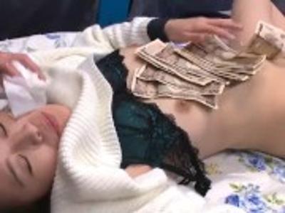 (外見える!?&素人)彼氏持ちのイケてるギャル娘をおもちゃ責め！固定バイブでイキまくってそのまま寝取りH！今晩のおかずに決定のめちゃシコ動画