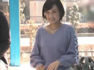(外から見えてる??&企画)看護学生が素人男子の悩み相談でスマタ中にヌルっと生挿入！見なきゃ損するエロ動画