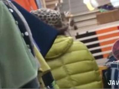 仕事中のアパレル店員を強引にレイプ！接客中に襲われて膣内射精された美少女<おすすめ>