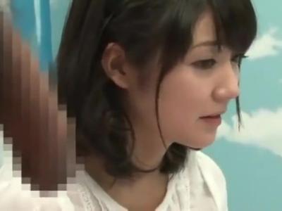 (素人&ナンパ)街で見つけたお姉さんたちに女性経験の少ない男性のセンズリのお手伝いしてもらって筆おろし！妄想注意なスケベ映像