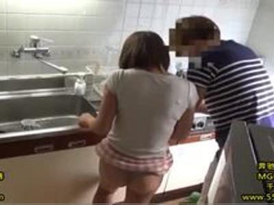 【熟女&主婦】エロい体の熟女を部屋に連れ込んでH！生ピストンして大量膣内射精！スケベ注意なR18動画