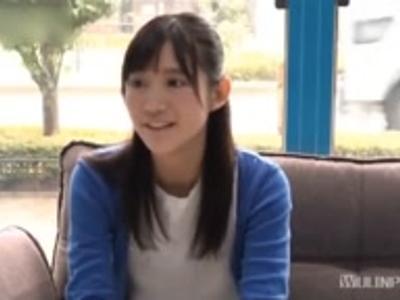 (外見える!?&素人)『えっ待ってください…』清楚系のJDをソファーに押し倒して即挿入！魅力的な娘のエロ映像